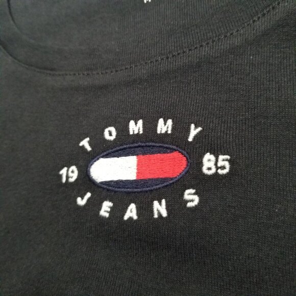 NWT Tommy Hilfiger Women's Cropped Fit Top Shirt Long Sleeve Embroidered‎ Logo - Picture 2 of 4